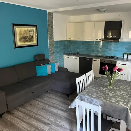 Mucic Μακάρσκα