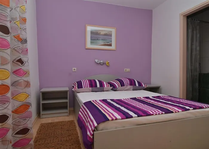 Mucic Μακάρσκα