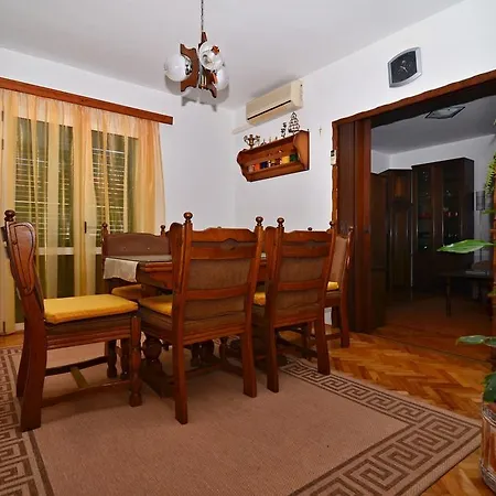 Mucic Apartment Makarska