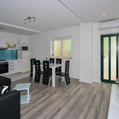 Apartment Mucic Makarska